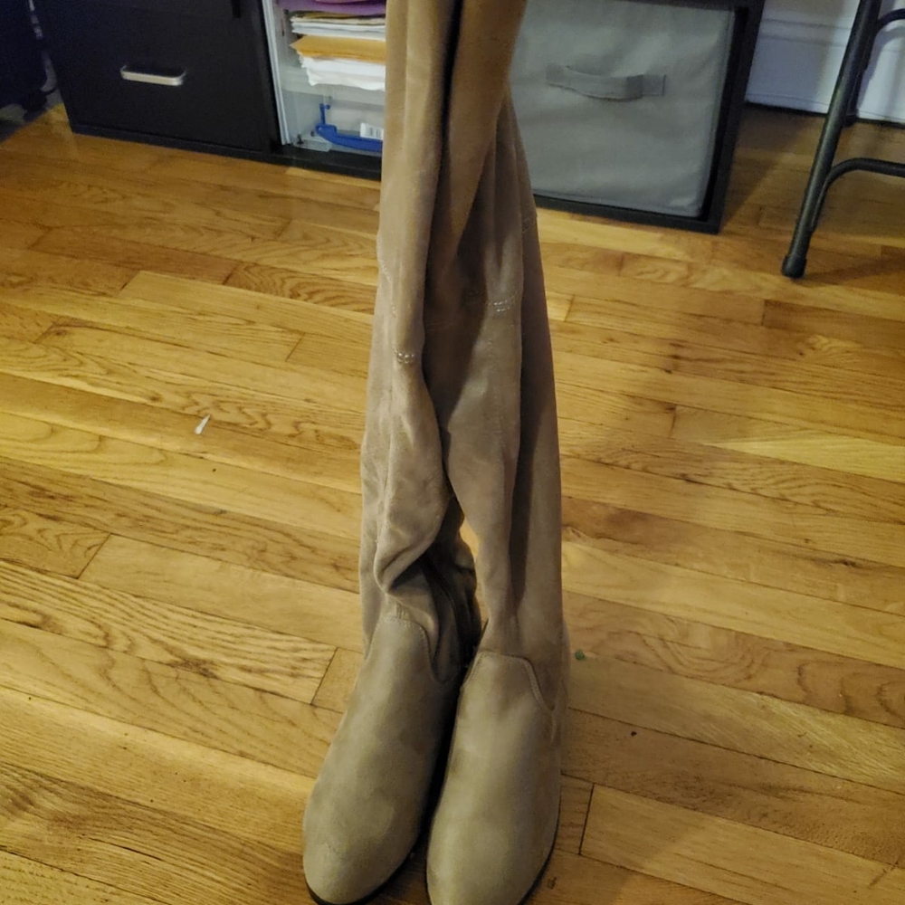 Tan Boot - Picture 3 of 4